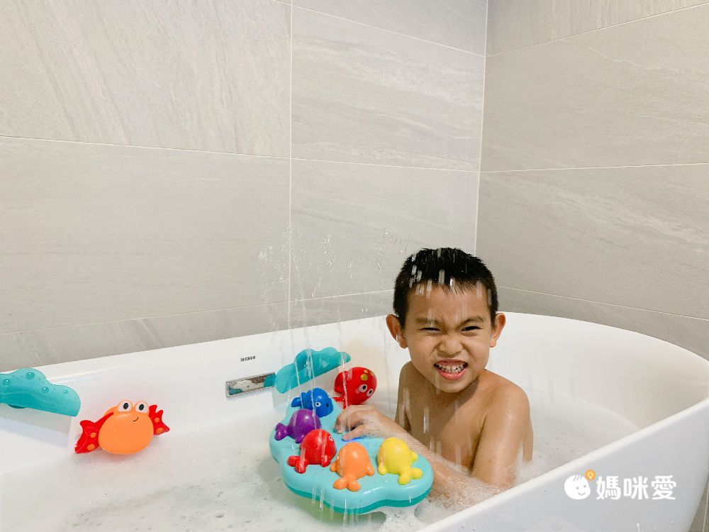 浴室秒變水上樂園【德國 Hape】戲水玩具，孩子愛上洗澡的魔法