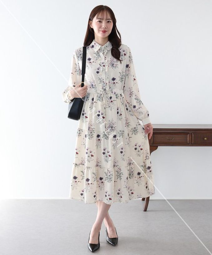 日本 BLUE EAST - 荷葉邊領唯美花卉長袖洋裝(腰抽繩)-黑