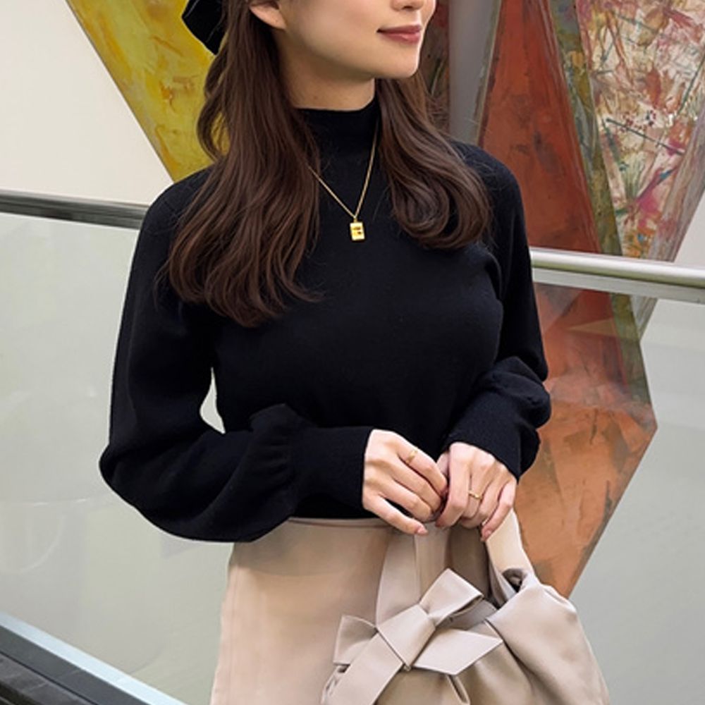 [百搭款]高領薄針織長袖上衣-黑