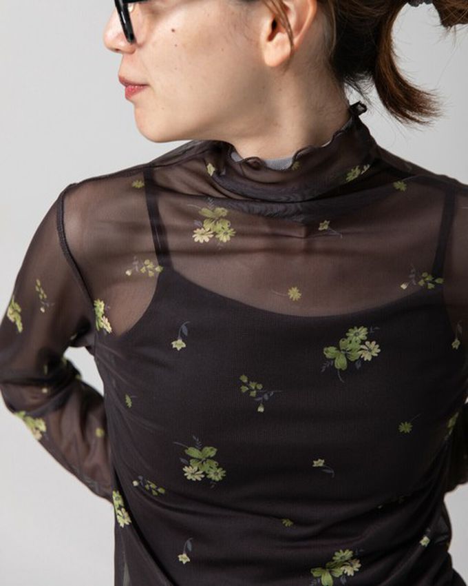 日本 gleam - 優雅小花木耳邊透膚高領長袖上衣-咖啡x黃花