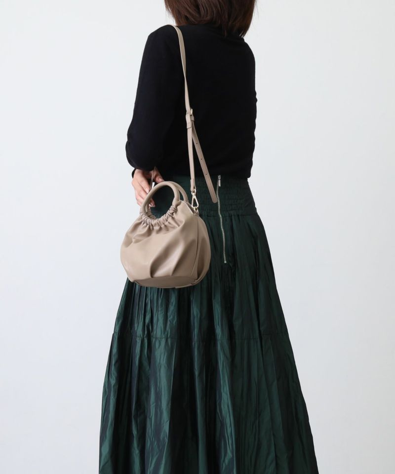 日本 COOCO - 2WAY柔軟皮革豆形手提小包/側背包-淺灰杏 (W14*H20*D12cm)