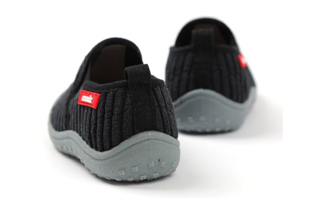 韓國 OZKIZ - (剩14cm)絨布超防滑兒童休閒鞋/室內鞋-黑