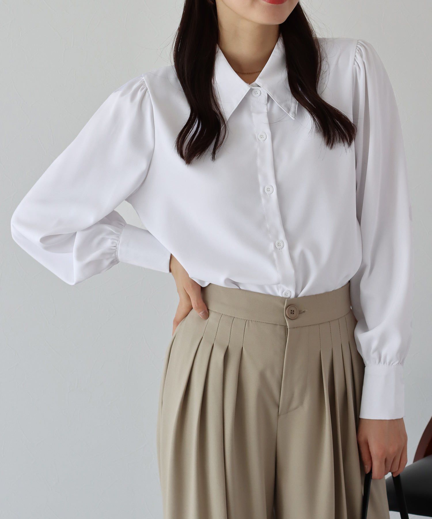 日本 BLUE EAST - 優雅紐結雪紡長袖襯衫-印花-淺杏