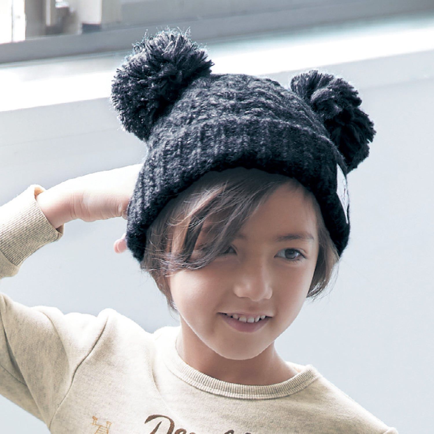 日本千趣會 - 迪士尼 可愛大絨球角色布標麻花毛帽-黑 (52~56cm)