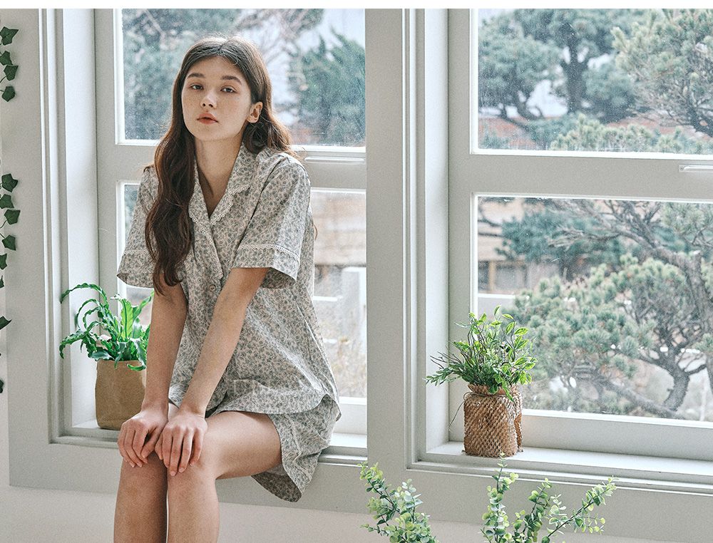 韓國 ULLALA - 滿版碎花短袖睡衣(兩件式) (FREE)