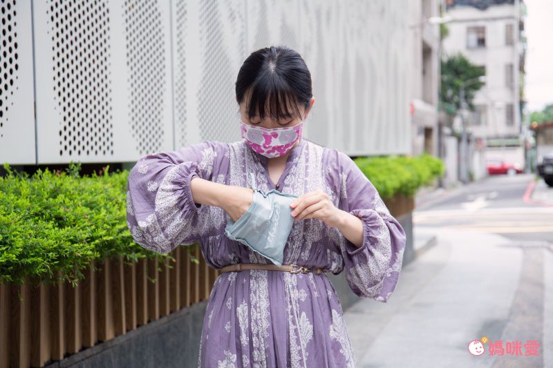 日本代購 - 超大容量保冷購物袋(可折疊收納)-英文線條-石英粉-24L/耐重15kg