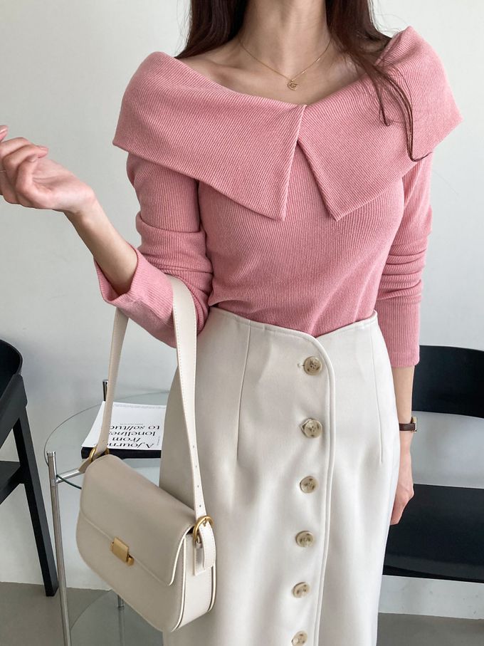 韓國女裝連線 - 微露鎖骨大翻領長袖上衣-黑 (FREE)