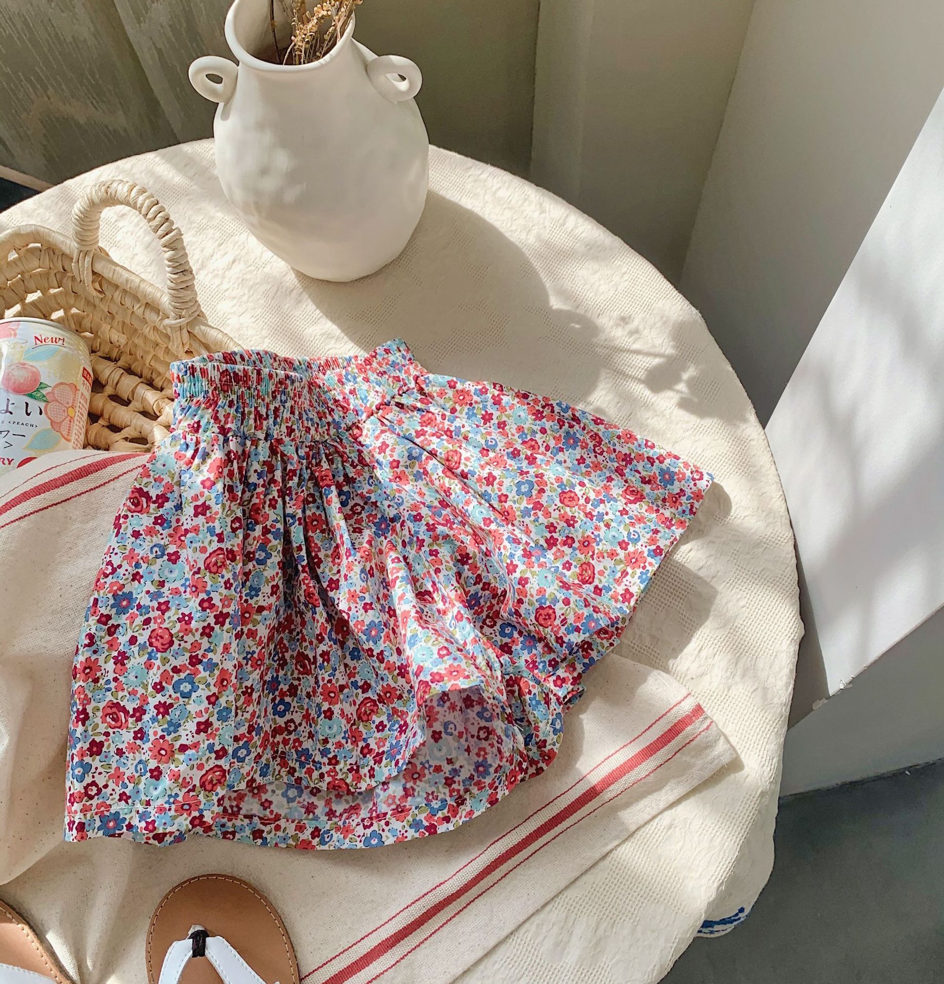 腰鬆緊小清新碎花短褲-水墨畫花-黑+白