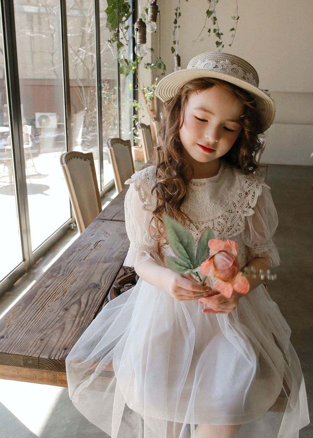 韓國 PuellaFLO - 鏤空花朵圓領網紗洋裝-米白