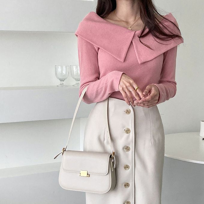 韓國女裝連線 - 微露鎖骨大翻領長袖上衣-黑 (FREE)