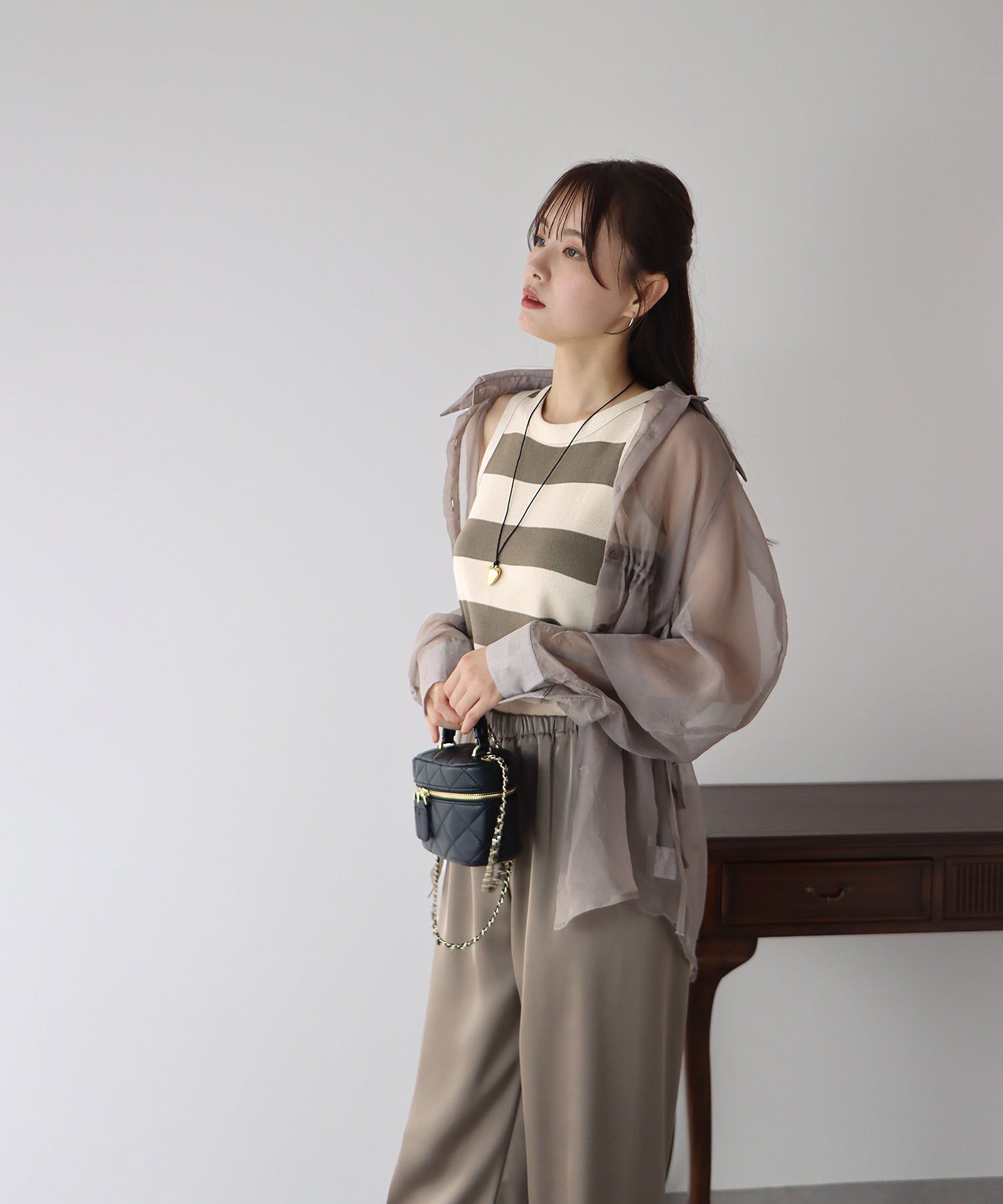 日本 BLUE EAST - 透膚抽繩翻領薄襯衫-米杏