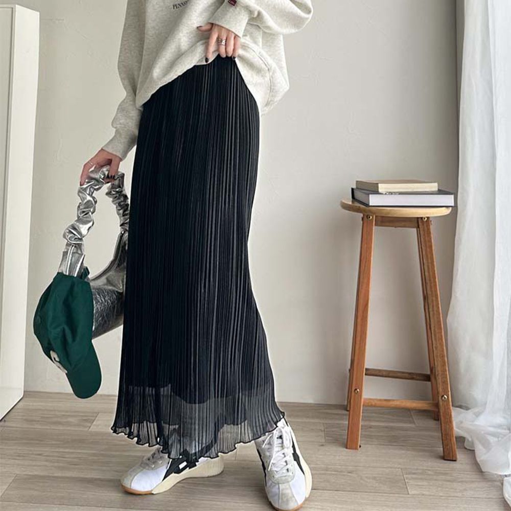 光澤輕盈優雅細百褶長裙-黑