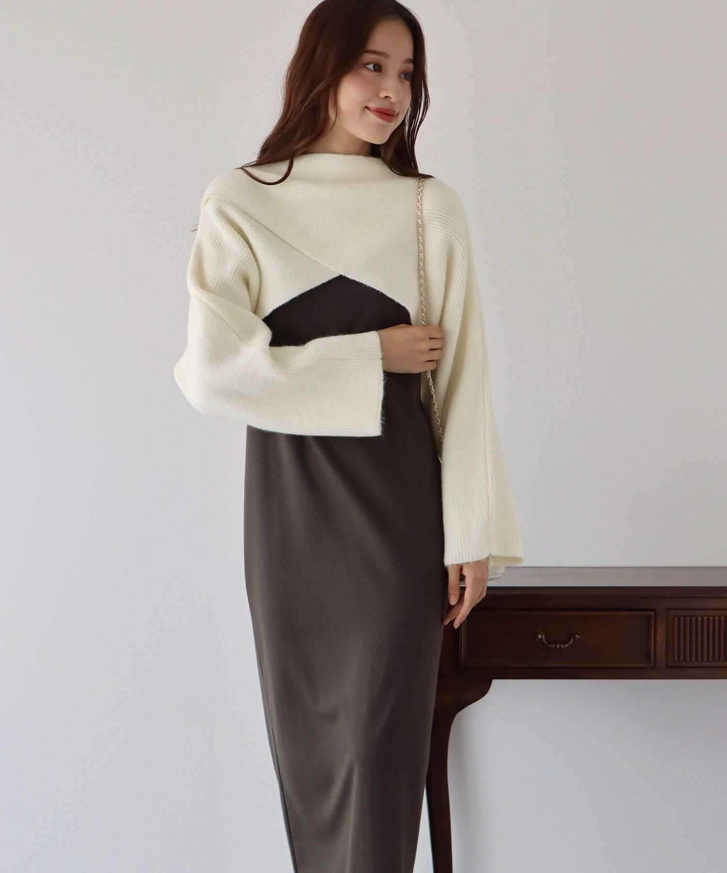 日本 BLUE EAST - 交叉短版針織長袖罩衫-淺灰