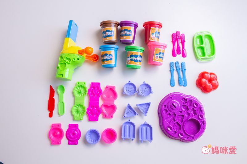 双美生活文創 - 3Q小麥黏土-歡樂甜點派對-內附6色小麥黏土+1本DIY教學手冊+1台冰棒製造機+10件甜點模具組+9件配件工具