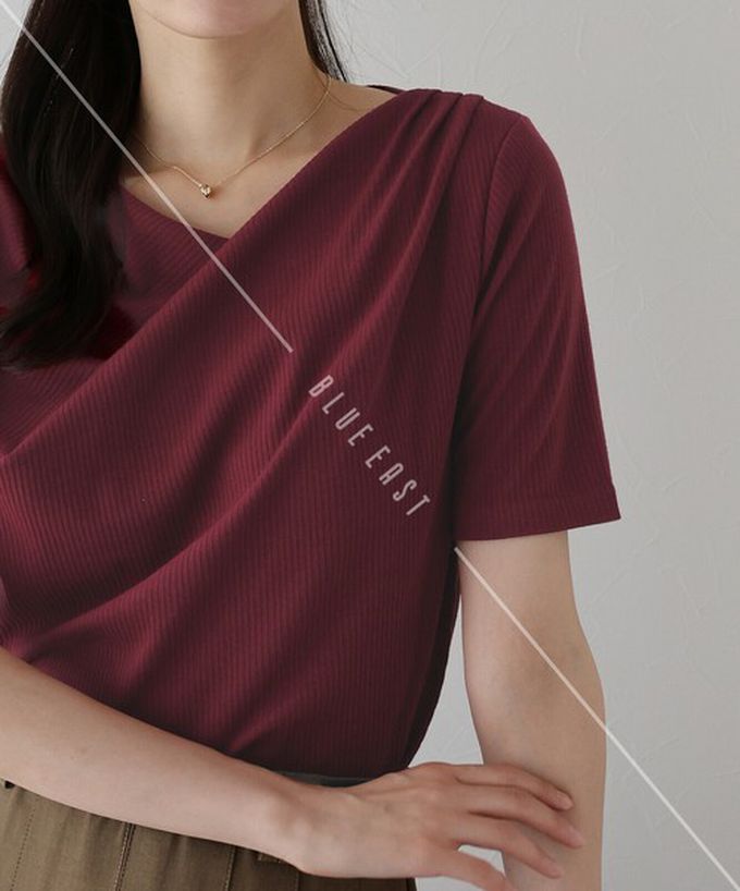 日本 BLUE EAST - 美型羅紋皺摺V領短袖上衣-水藍