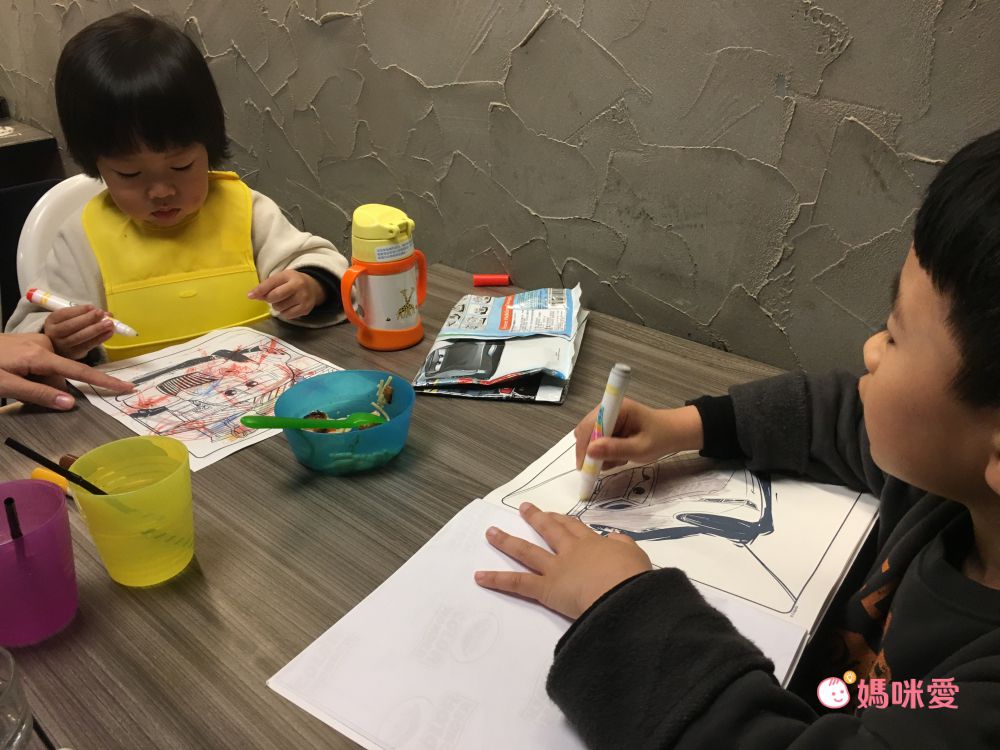 魔法顯色筆【Crayola 繪兒樂】神彩著色套組/著色本