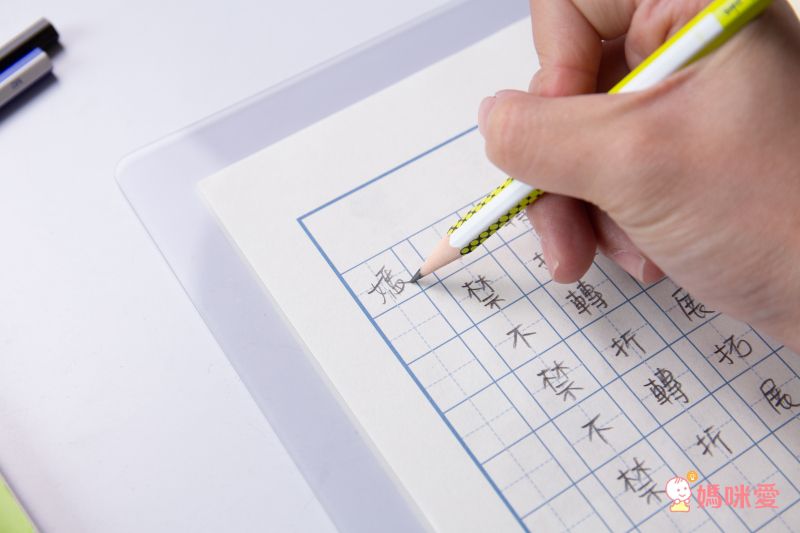 日本文具 SONIC - 雙面軟硬設計墊板-B5