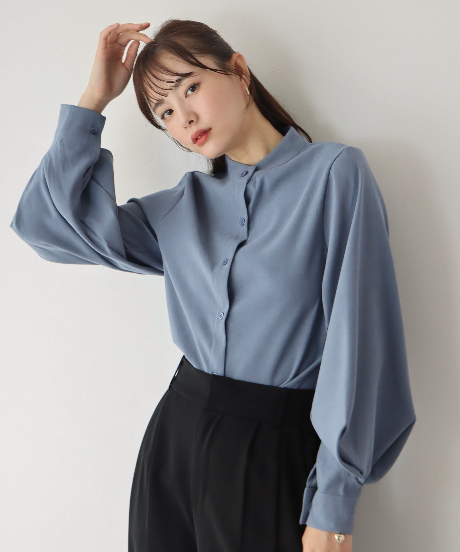 日本 BLUE EAST - 知性小立領氣球長袖襯衫-淺粉