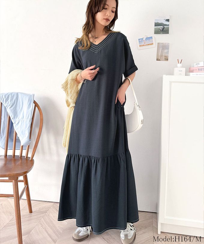 日本 Classical Elf - 顯瘦線條V領傘狀五分袖洋裝-海軍藍