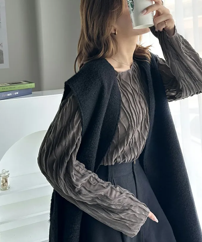日本 Classical Elf - 圓領波紋透感長袖上衣-黑