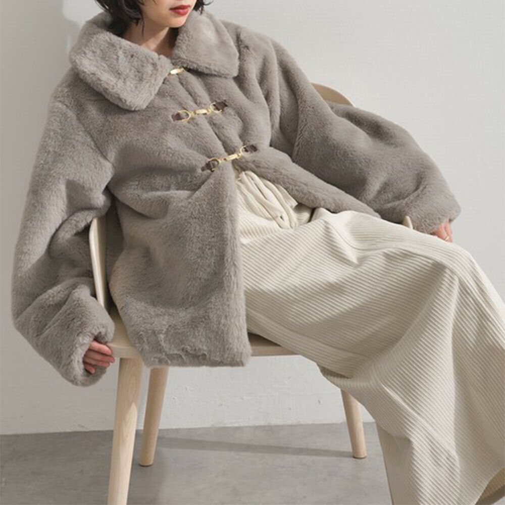 魅力金扣柔軟蓬鬆仿毛翻領大衣外套-摩卡棕