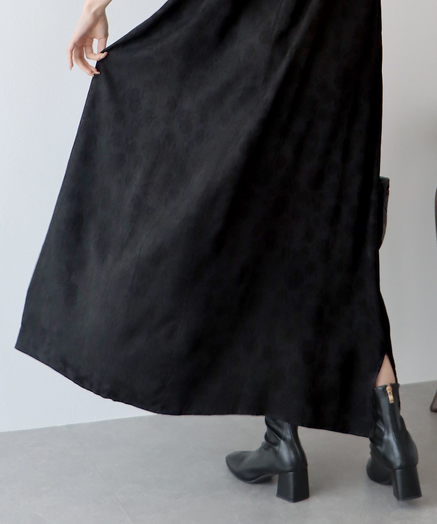 日本 BLUE EAST - 浪漫女神緹花綁帶無袖洋裝-米杏