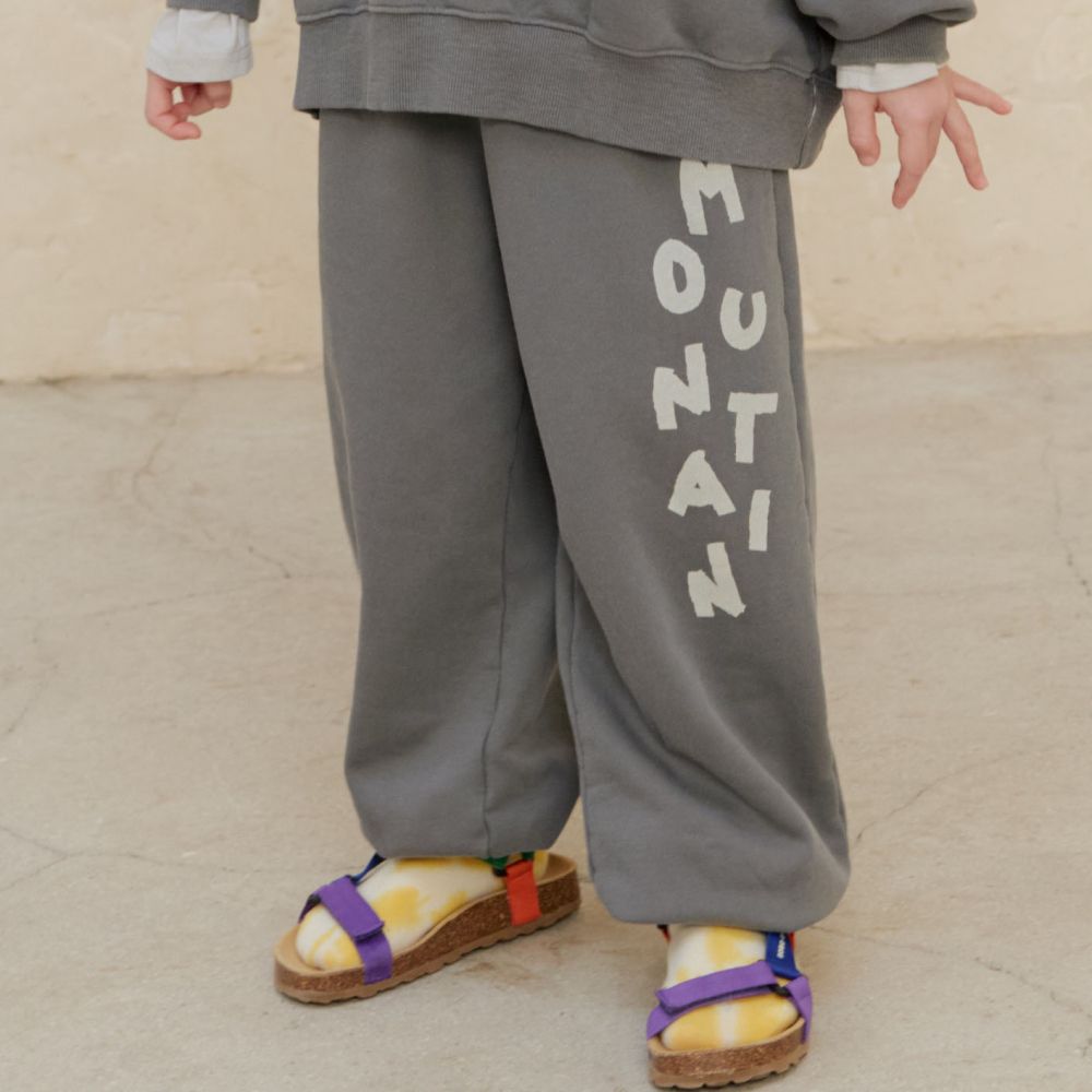 NAVi 鬆緊腰趣味山峰字印縮口棉褲-灰