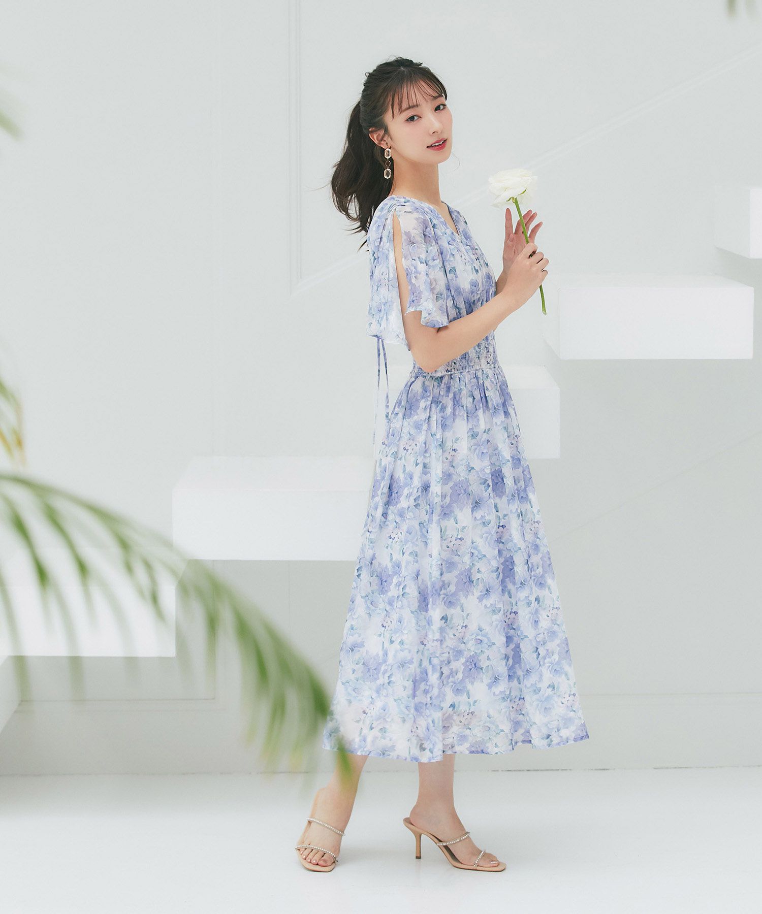 日本 tocco-closet - 後綁帶浪漫暈染碎花雪紡洋裝-水藍