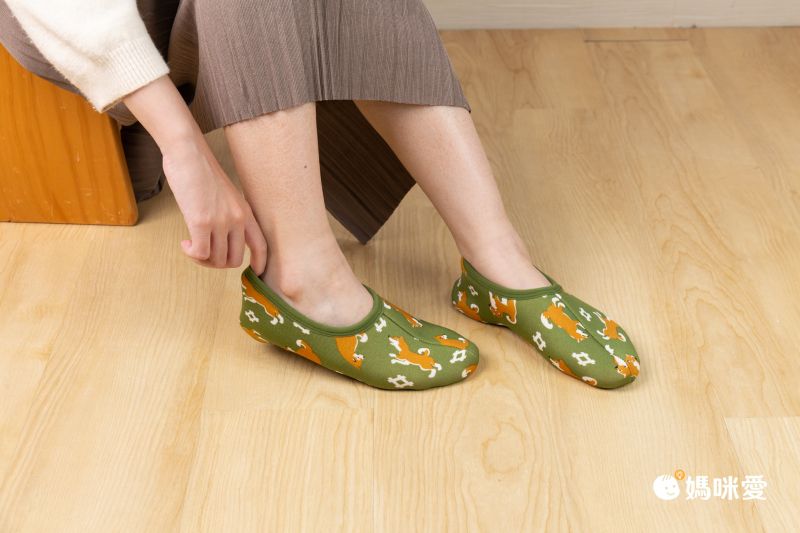 日本丸和 - 雙層機能裏起毛防滑室內襪-素色-黑 (21-25cm)-短筒