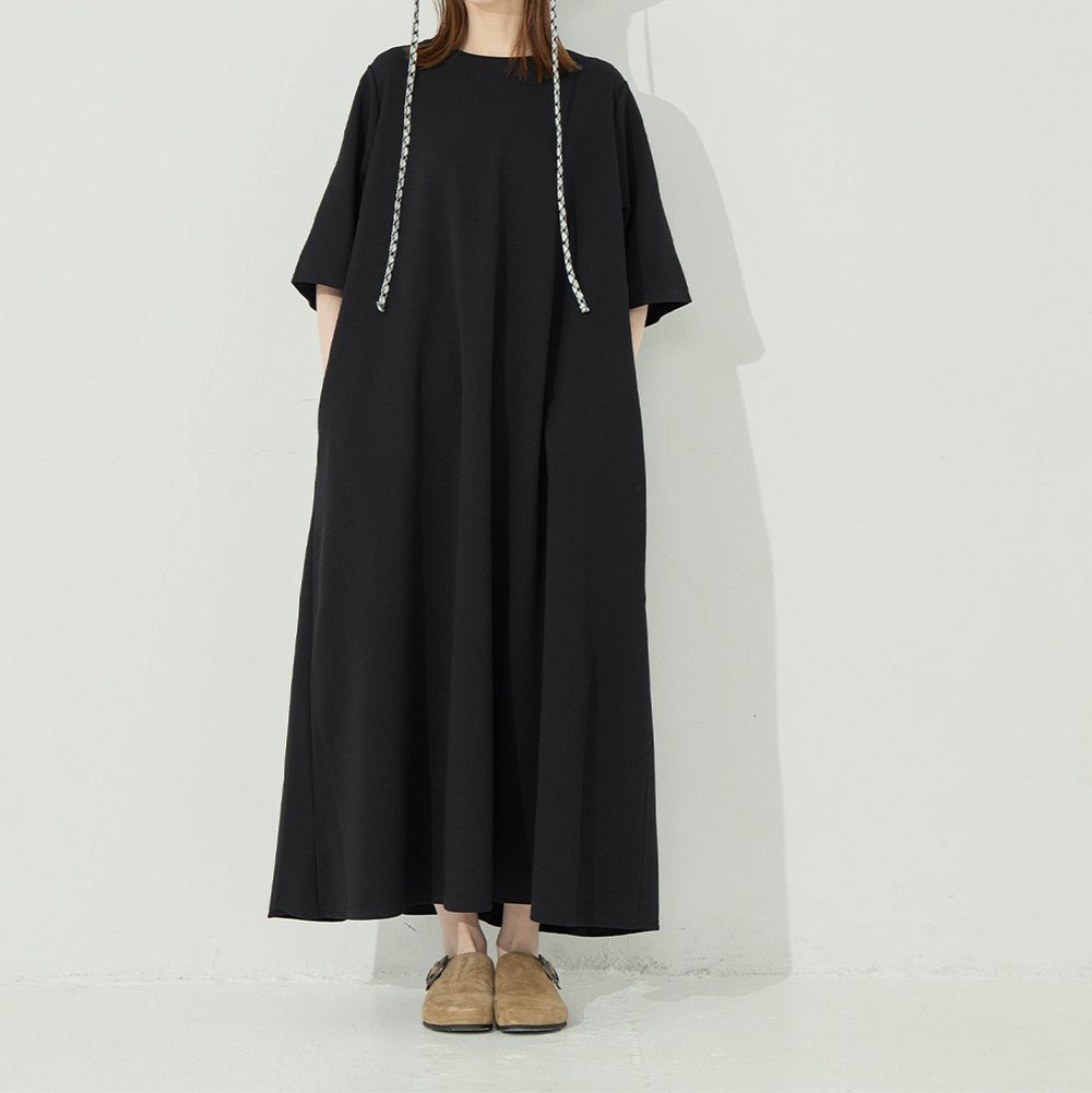 可烘乾 定番百搭紋理五分袖洋裝(附口袋)-黑