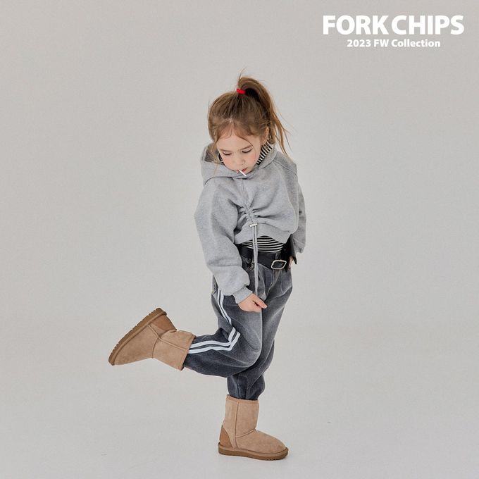 韓國 FORK CHIPS - 鈕扣高領彈性上衣-條紋