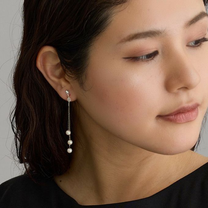 日本 Melody Accessory - 日本製 搖曳三珍珠垂墜感耳環-銀