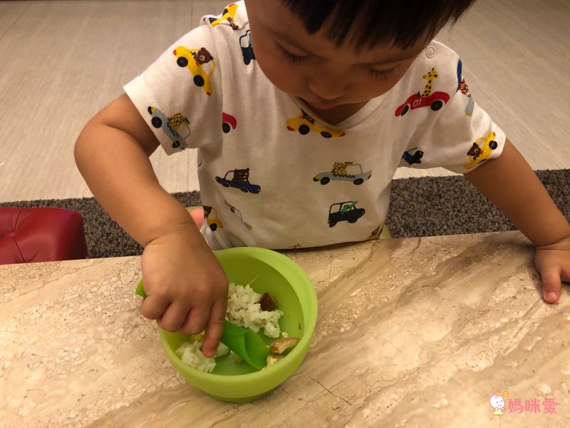 挖取食物0死角【美國 Olababy】小嫩芽湯匙、副食品禮盒組