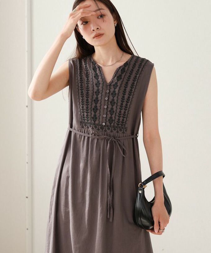 日本 Bab - 100%印度棉刺繡腰綁帶無袖洋裝-煙燻藍