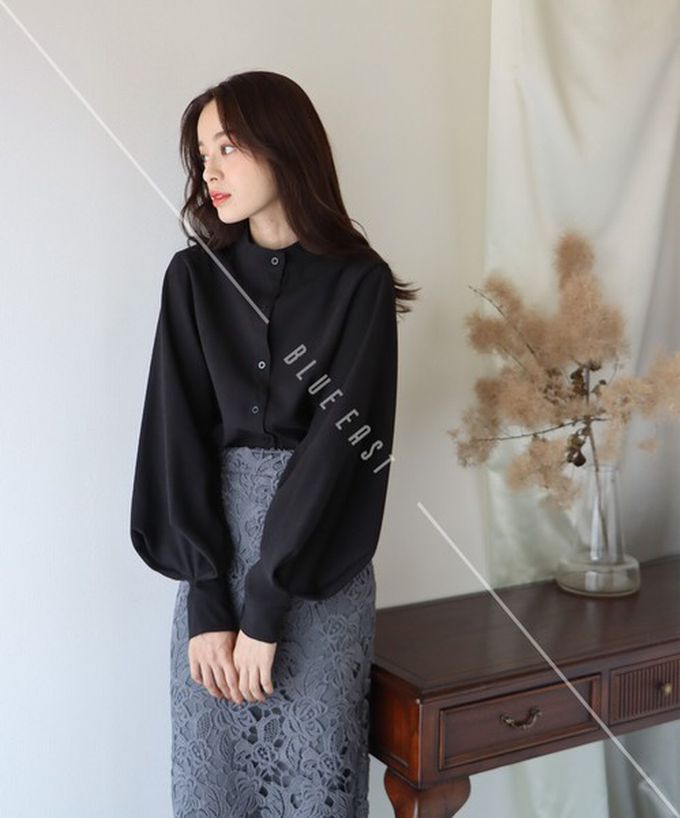 日本 BLUE EAST - 知性小立領澎澎氣球袖襯衫-奶茶