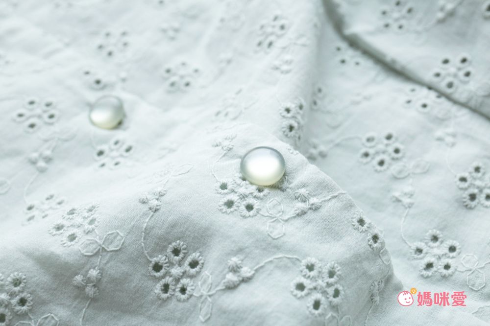 日本 Honeys - V字荷葉領七分袖襯衫-碎花-白