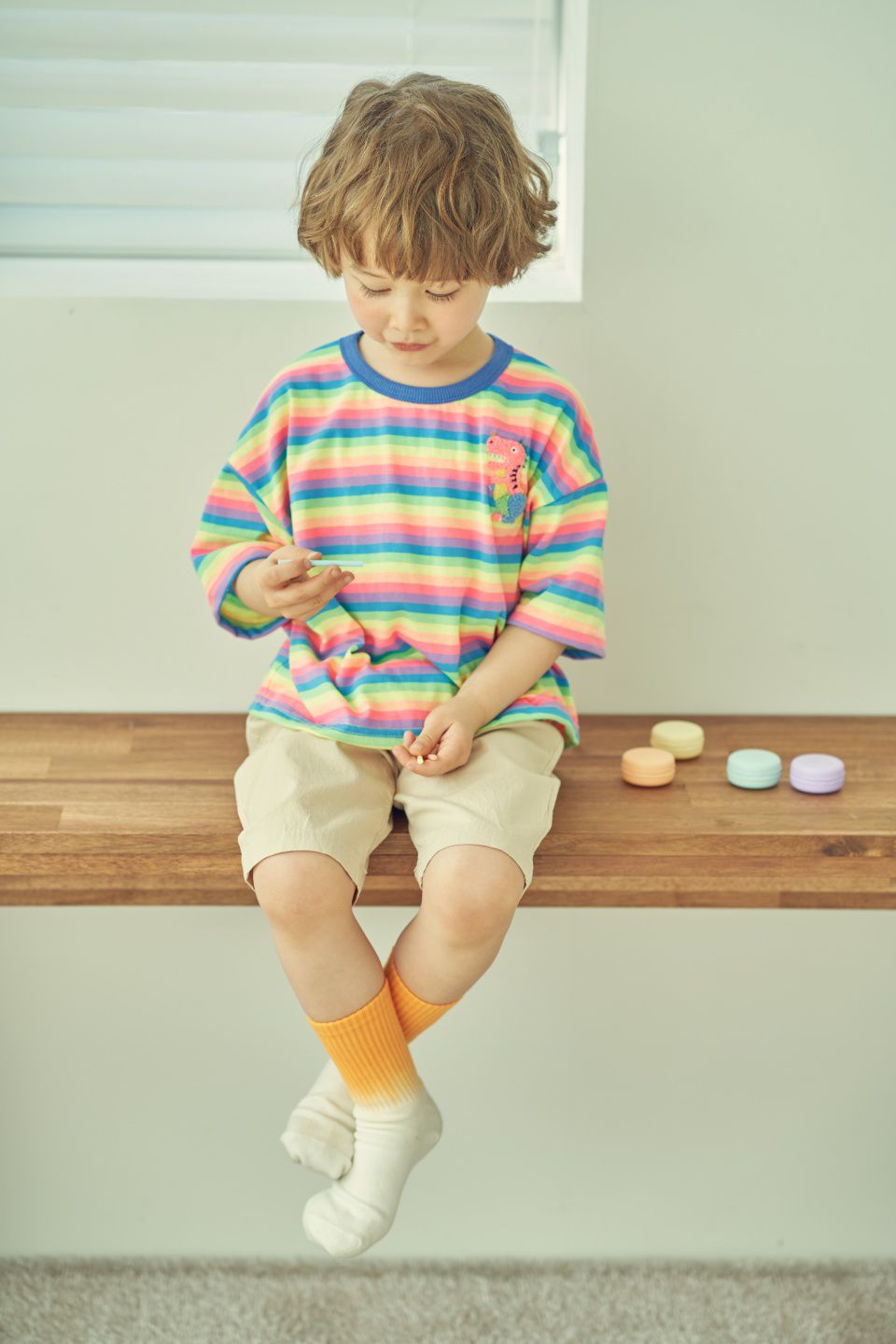 韓國 Mimico - 刺繡七彩恐龍彩虹T-紅