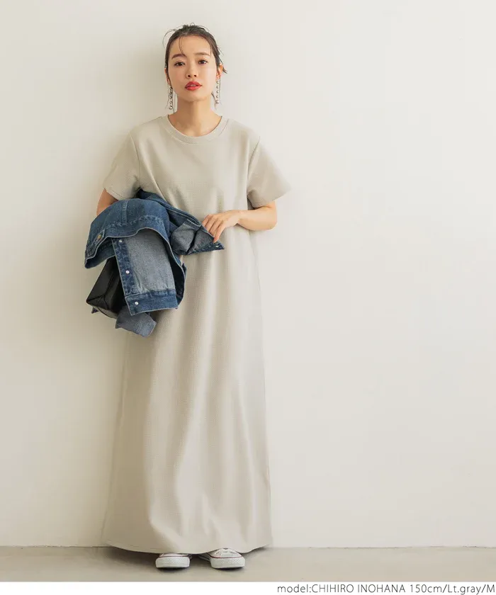 日本 COCA - 速乾彈性 修身圓領短袖洋裝-黑