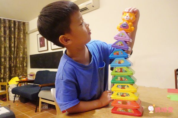 化身飛行員探索世界【Vtech】聲光探索地球儀