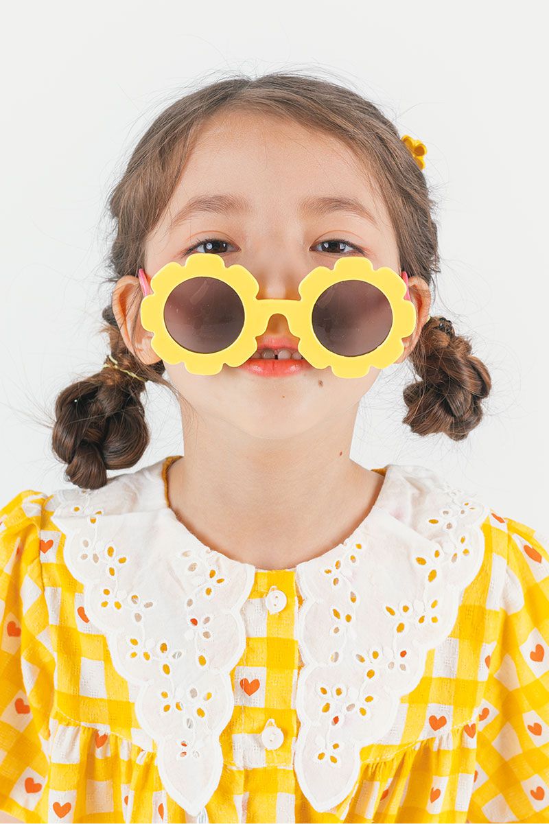 韓國 OZKIZ - 鏤空雕花領格子愛心洋裝