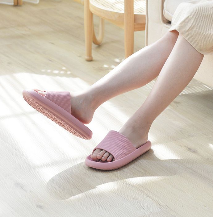 家窩 - MIT 雅漫EVA輕量釋壓厚軟底防滑拖鞋-男款-雅痞黑