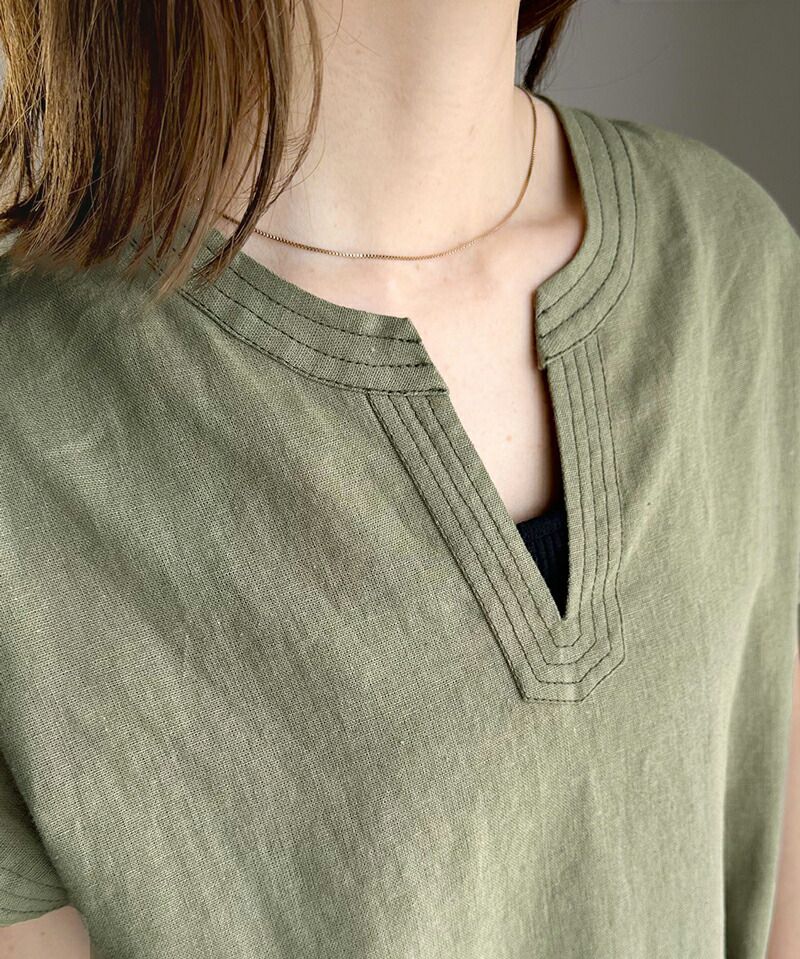 日本 Classical Elf - 2WAY棉麻透氣小V領落肩短T-軍綠