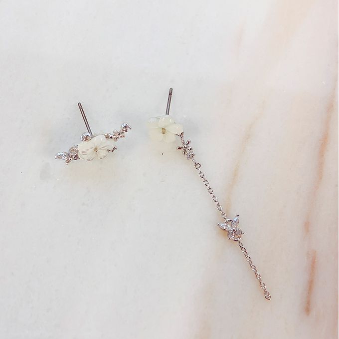 韓國 Soo&Soo - 絕美花鈿不對稱耳環-時尚銀 ((左)1.7cm，(右)5cm)