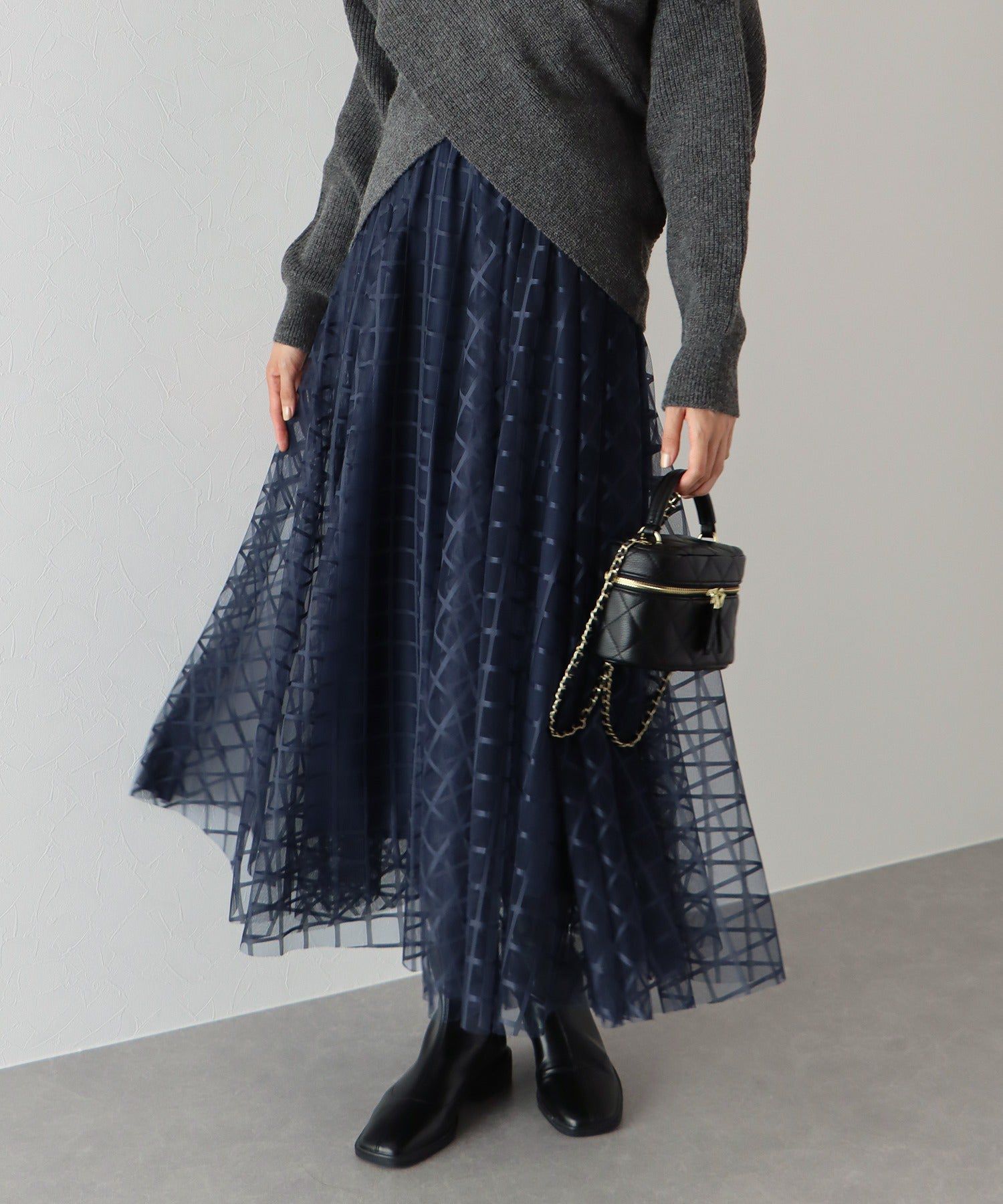 日本 BLUE EAST - 優雅格紋修身紗裙-簡約黑