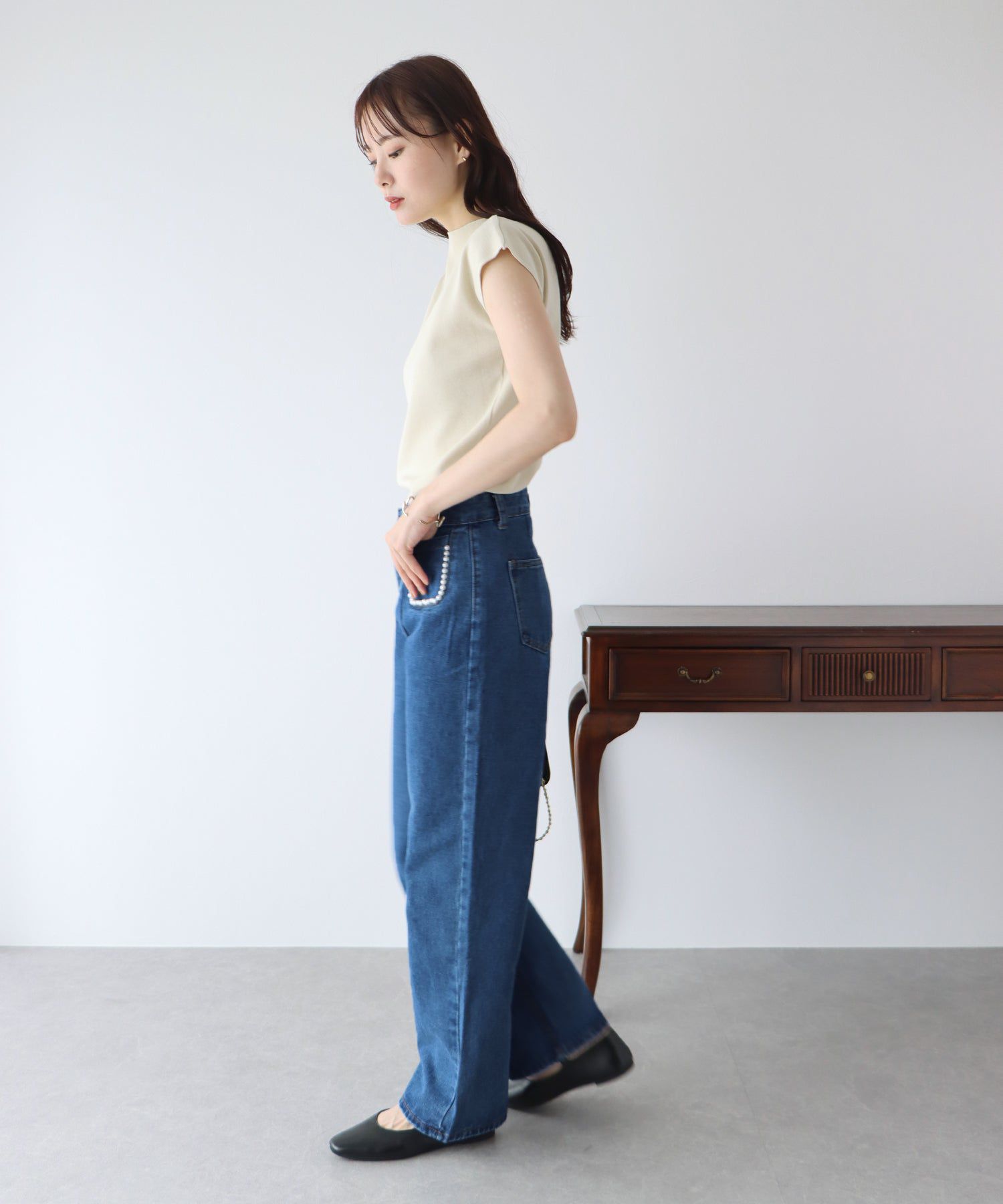 日本 BLUE EAST - 熱銷款 時尚珍珠點綴牛仔褲-B款-靛藍