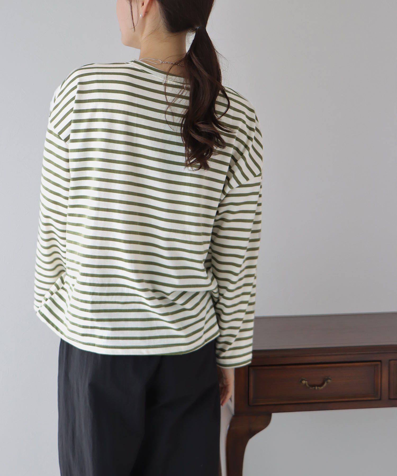 日本 BLUE EAST - 圓領百搭柔軟薄長袖上衣-條紋-深藍