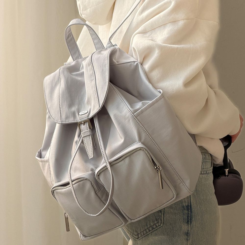 小眾設計 高雅霧面生活防水尼龍後背包-淺霧藍 (L[29x37x16cm])