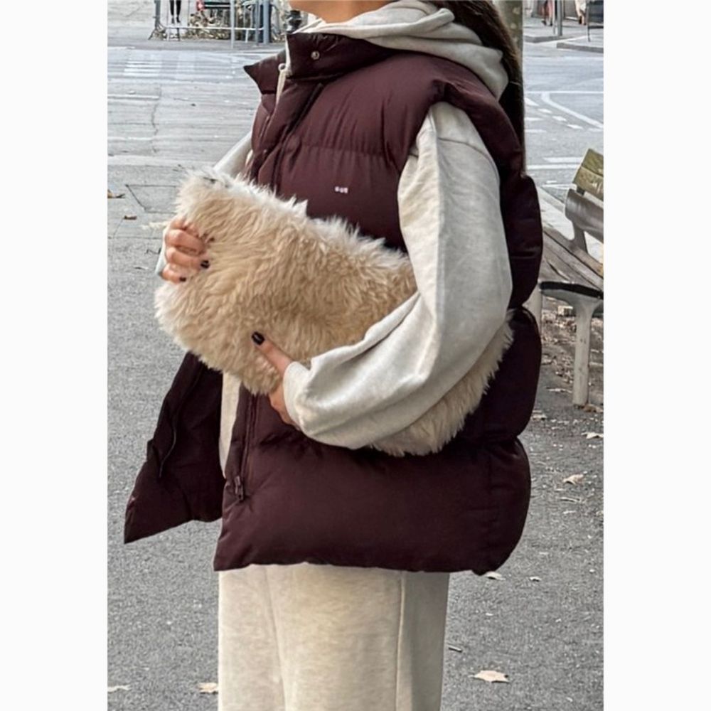 OUR (成人款)蓬鬆柔軟保暖科技羽絨背心-咖啡紅 (ADULT/FREE)