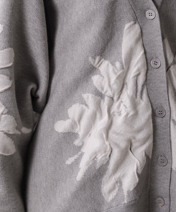 日本 Bab - 唯美花卉寬鬆感針織開襟外套-杏黑