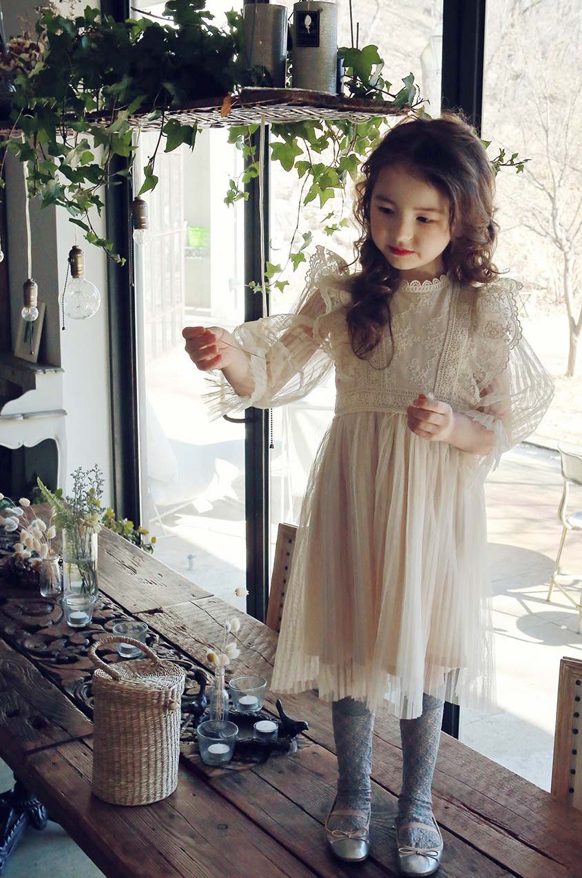 韓國 PuellaFLO - 透膚華麗蕾絲百褶紗裙洋裝-米白